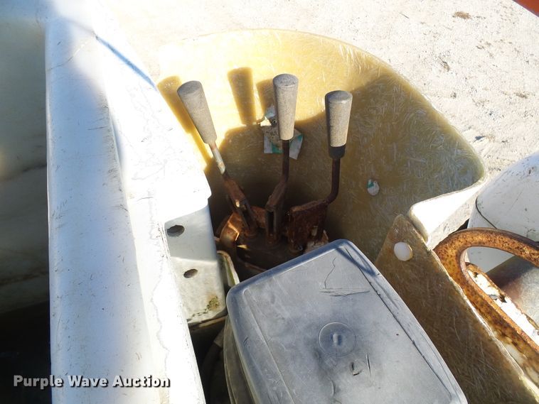 image for item DI0734 2004 International 7400 bucket truck