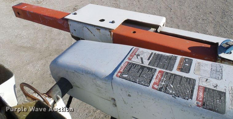 image for item DI0734 2004 International 7400 bucket truck