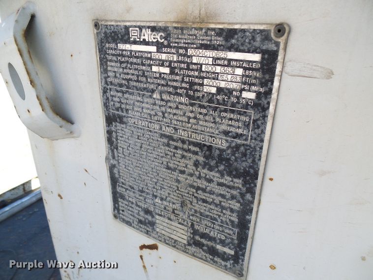 image for item DI0734 2004 International 7400 bucket truck