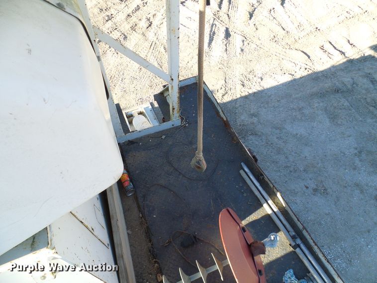 image for item DI0734 2004 International 7400 bucket truck