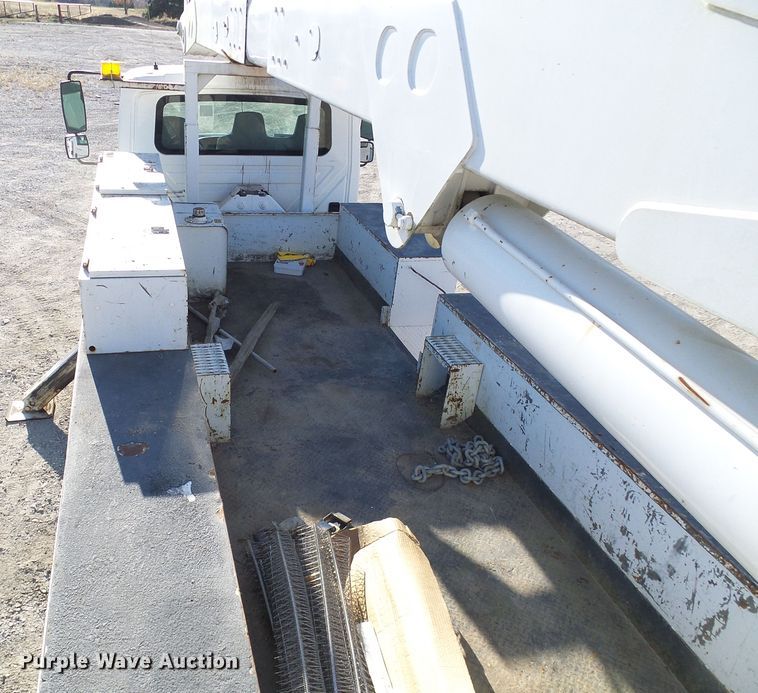 image for item DI0734 2004 International 7400 bucket truck