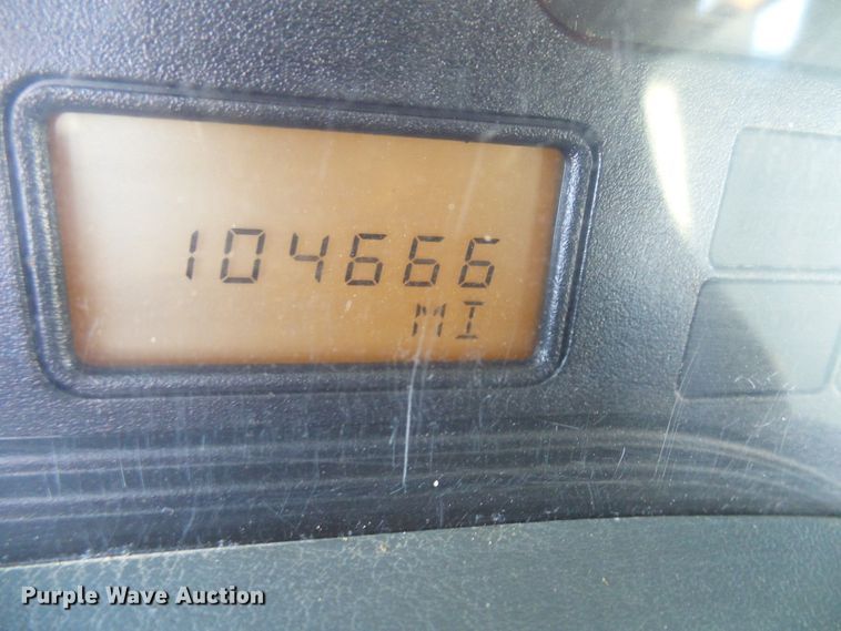 image for item DI0734 2004 International 7400 bucket truck