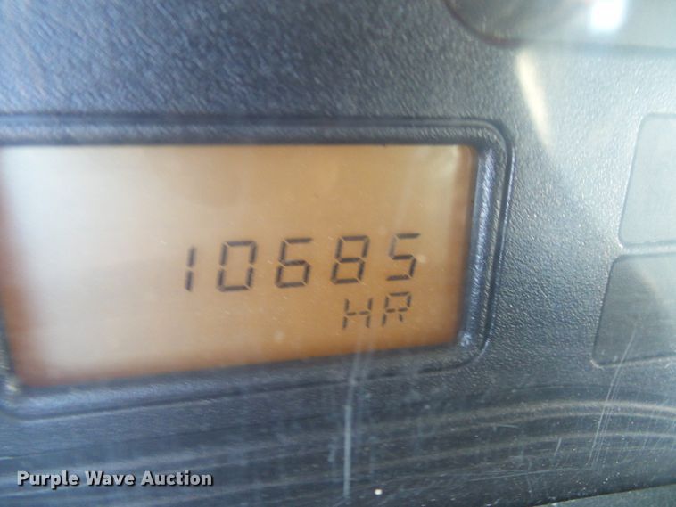 image for item DI0734 2004 International 7400 bucket truck