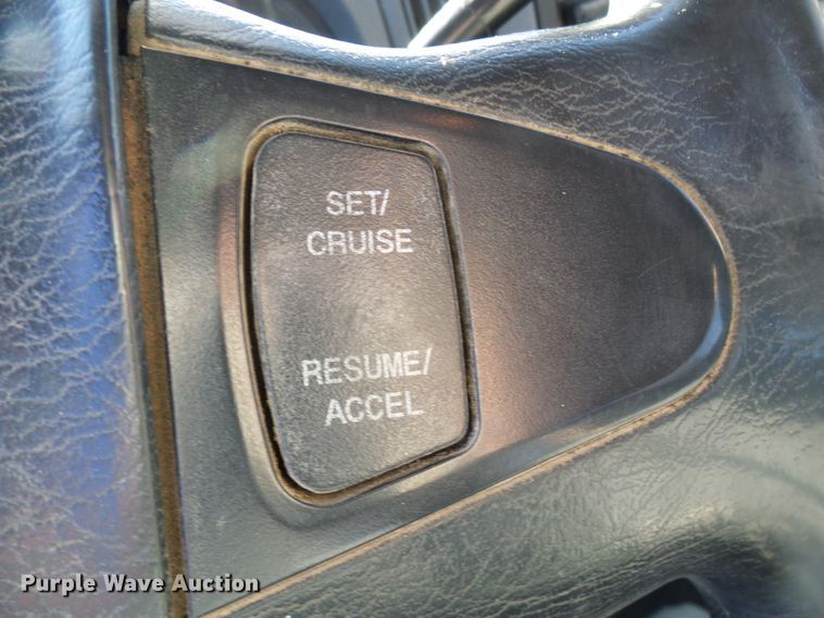 image for item DI0734 2004 International 7400 bucket truck