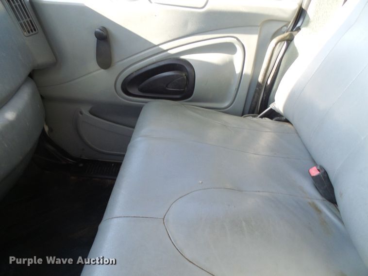 image for item DI0734 2004 International 7400 bucket truck