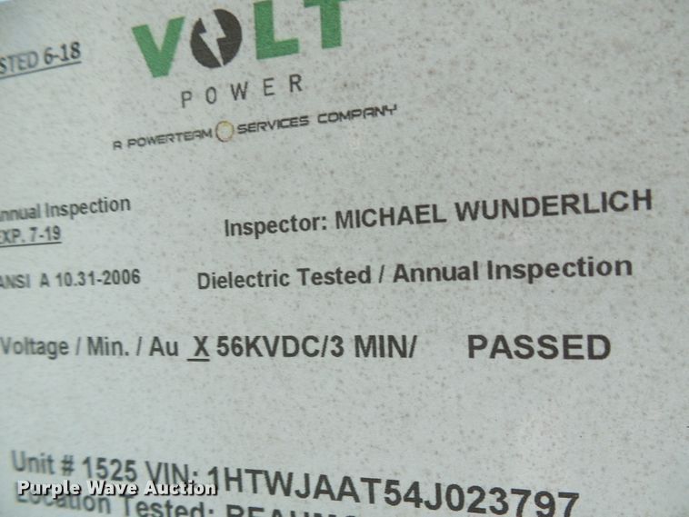 image for item DI0734 2004 International 7400 bucket truck