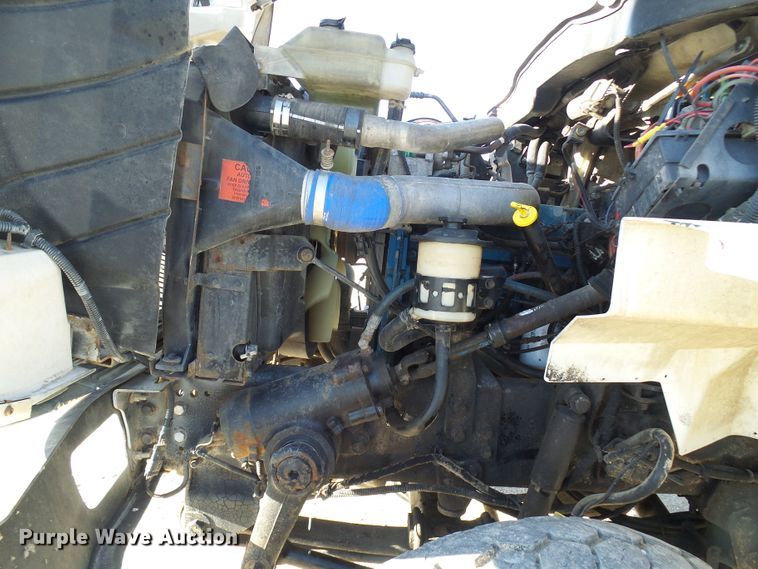 image for item DI0734 2004 International 7400 bucket truck