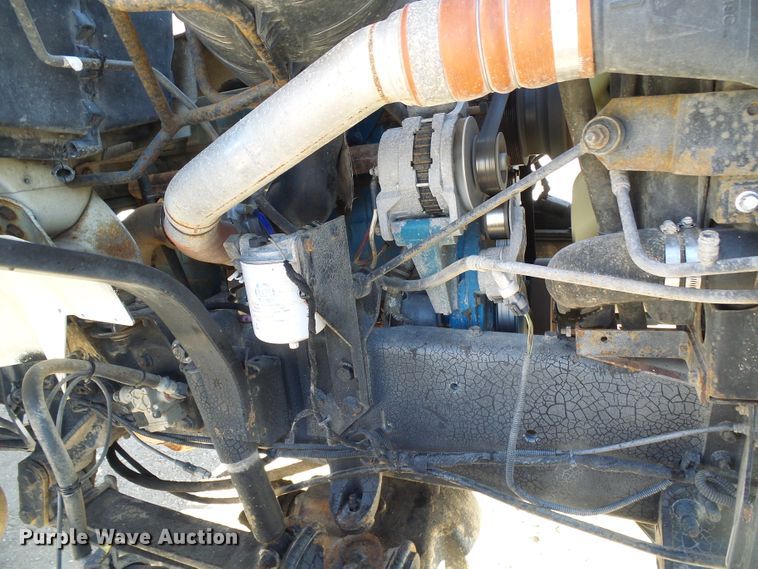 image for item DI0734 2004 International 7400 bucket truck