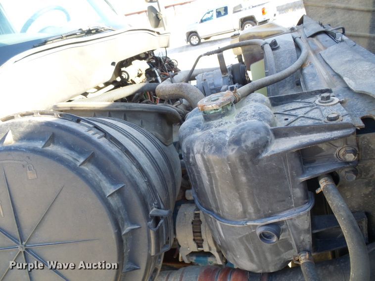 image for item DI0734 2004 International 7400 bucket truck