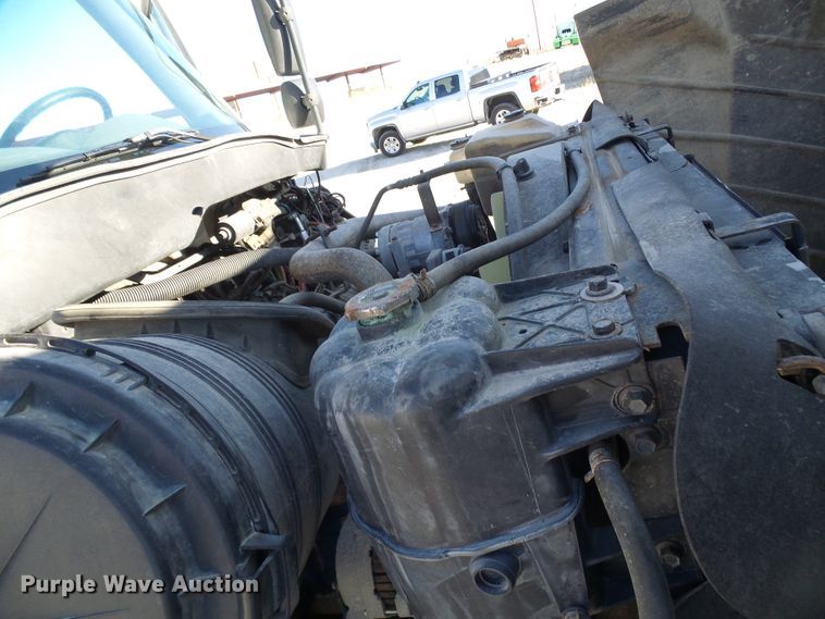 image for item DI0734 2004 International 7400 bucket truck