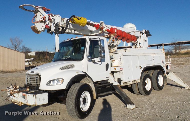 image for item DI0735 2006 Freightliner Business Class M2 digger derrick truck
