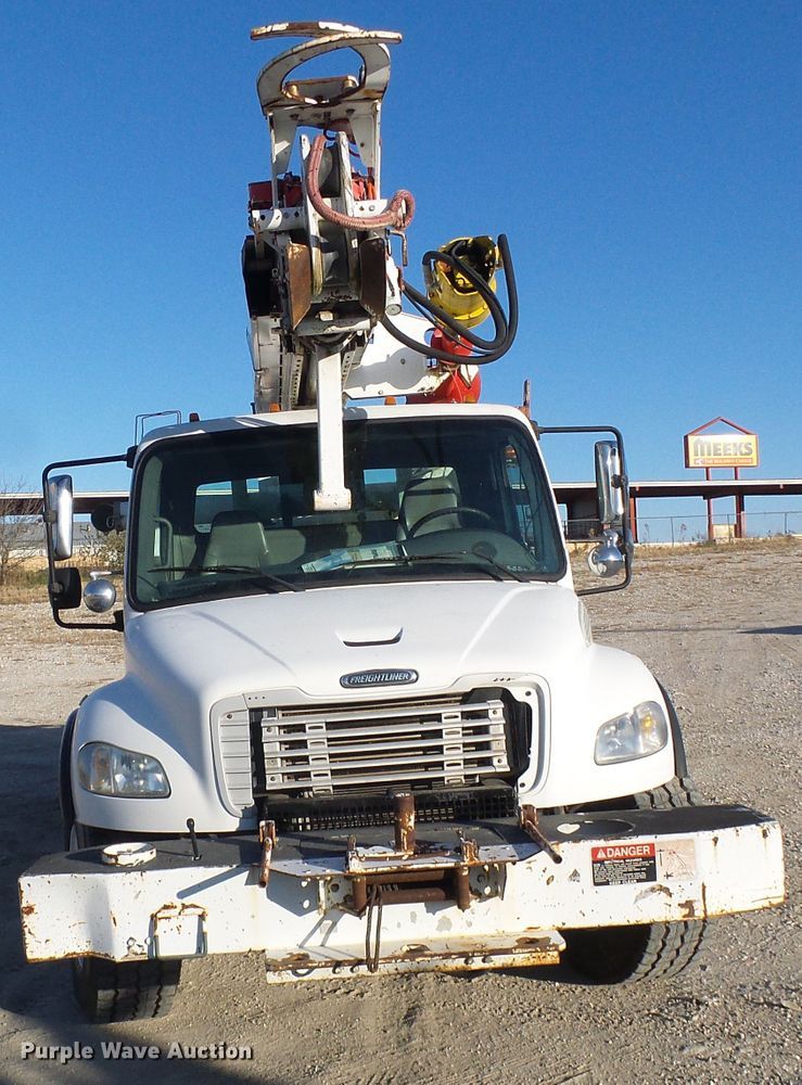 image for item DI0735 2006 Freightliner Business Class M2 digger derrick truck