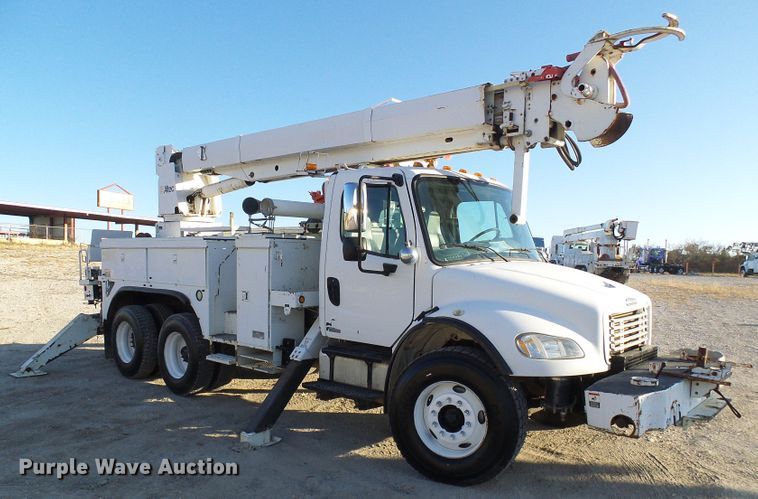 image for item DI0735 2006 Freightliner Business Class M2 digger derrick truck