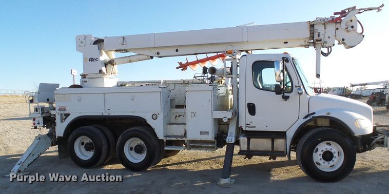 image for item DI0735 2006 Freightliner Business Class M2 digger derrick truck