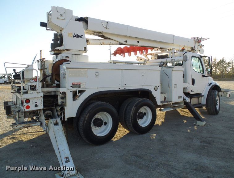 image for item DI0735 2006 Freightliner Business Class M2 digger derrick truck