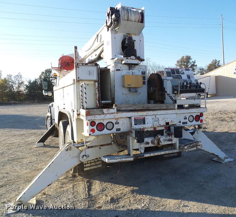 image for item DI0735 2006 Freightliner Business Class M2 digger derrick truck