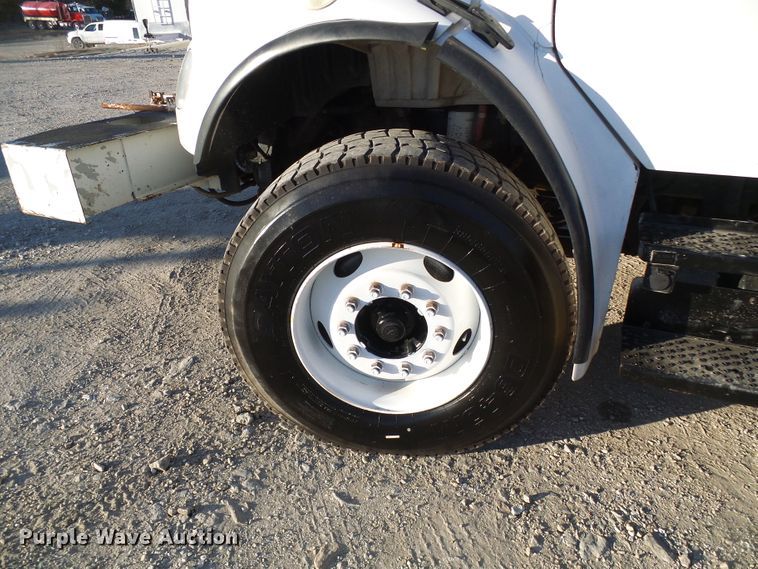 image for item DI0735 2006 Freightliner Business Class M2 digger derrick truck