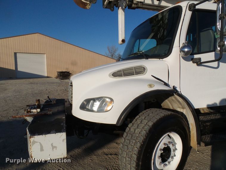 image for item DI0735 2006 Freightliner Business Class M2 digger derrick truck