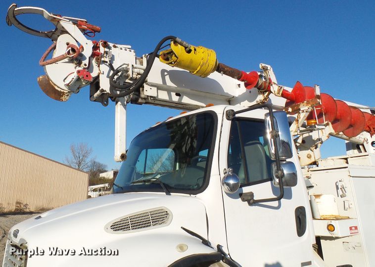 image for item DI0735 2006 Freightliner Business Class M2 digger derrick truck