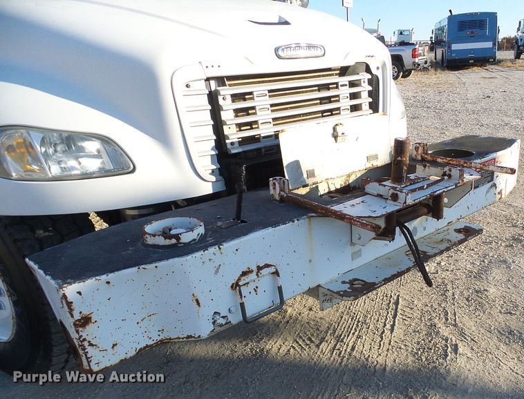 image for item DI0735 2006 Freightliner Business Class M2 digger derrick truck