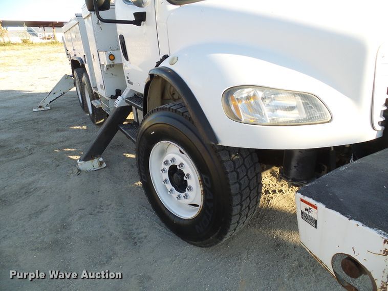 image for item DI0735 2006 Freightliner Business Class M2 digger derrick truck