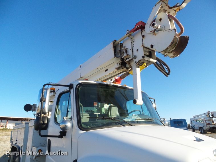 image for item DI0735 2006 Freightliner Business Class M2 digger derrick truck