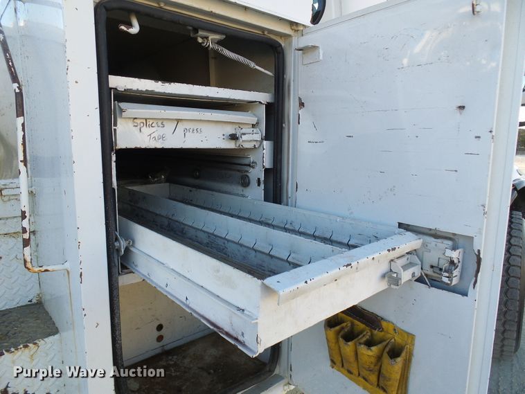 image for item DI0735 2006 Freightliner Business Class M2 digger derrick truck