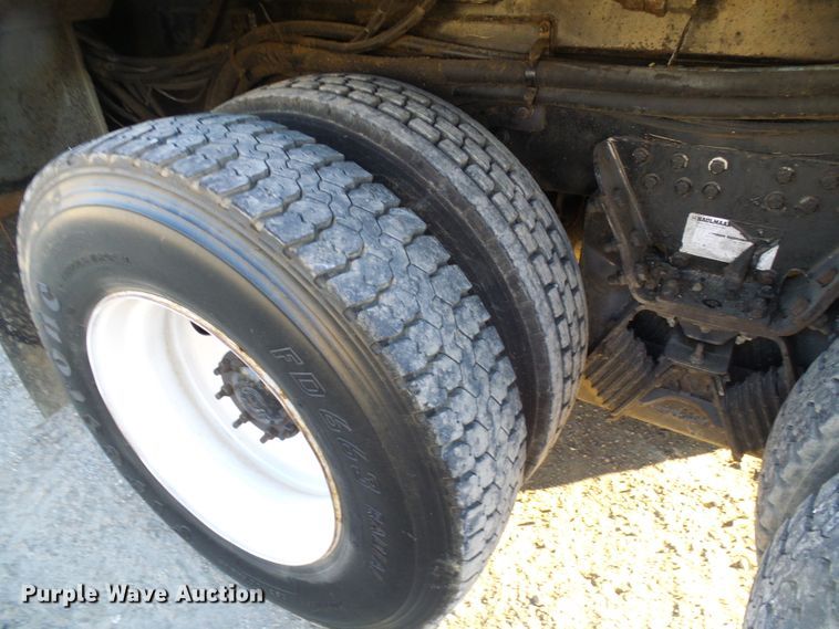 image for item DI0735 2006 Freightliner Business Class M2 digger derrick truck