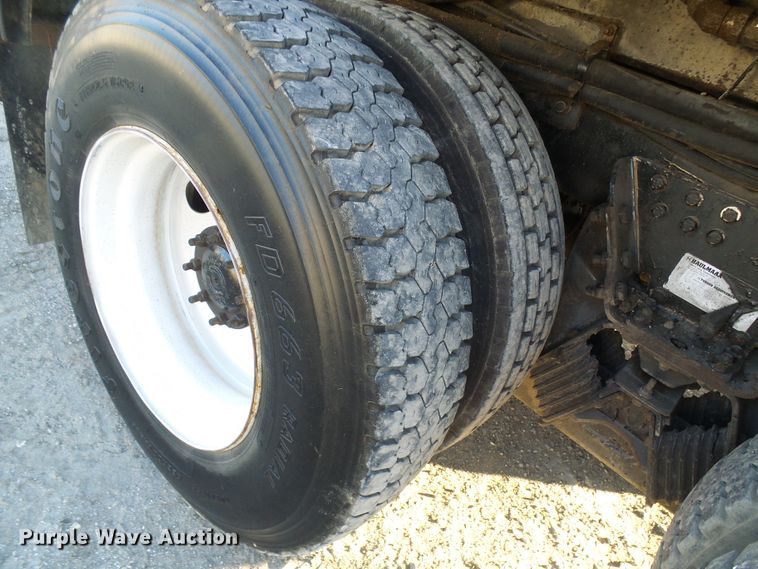 image for item DI0735 2006 Freightliner Business Class M2 digger derrick truck