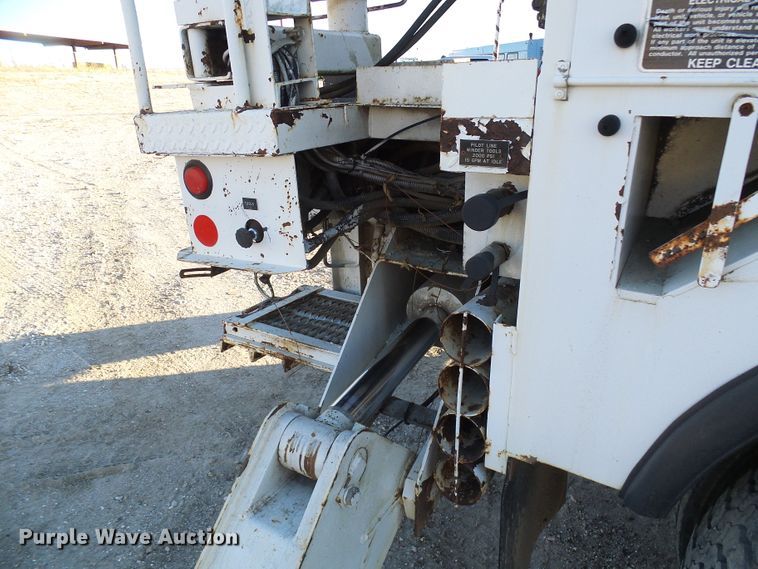 image for item DI0735 2006 Freightliner Business Class M2 digger derrick truck