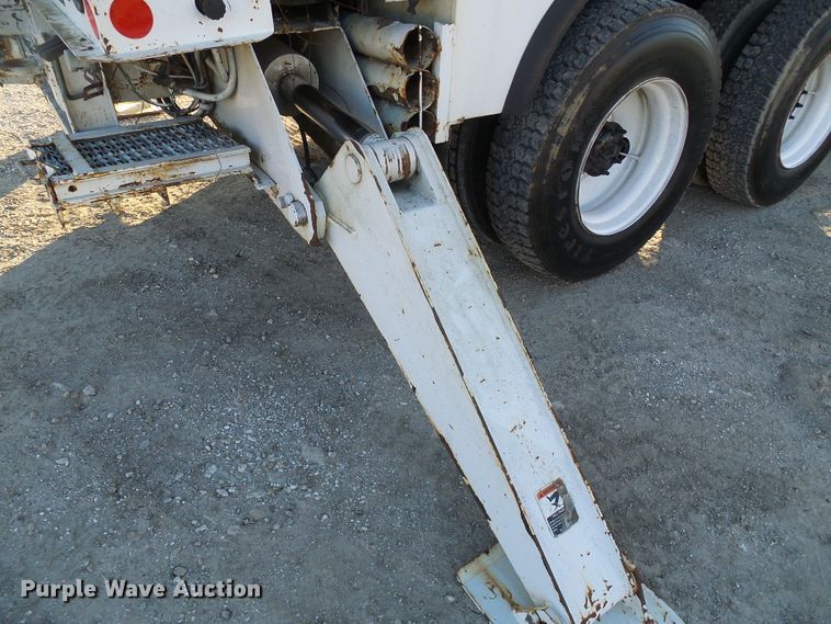 image for item DI0735 2006 Freightliner Business Class M2 digger derrick truck