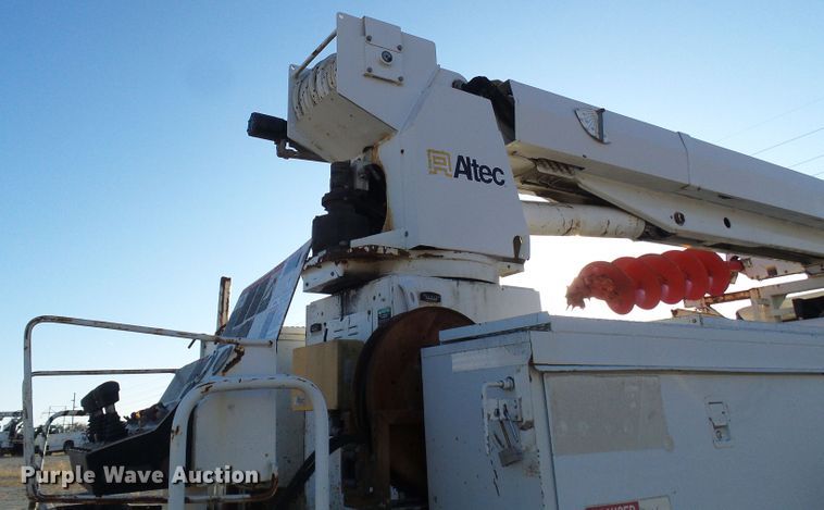 image for item DI0735 2006 Freightliner Business Class M2 digger derrick truck