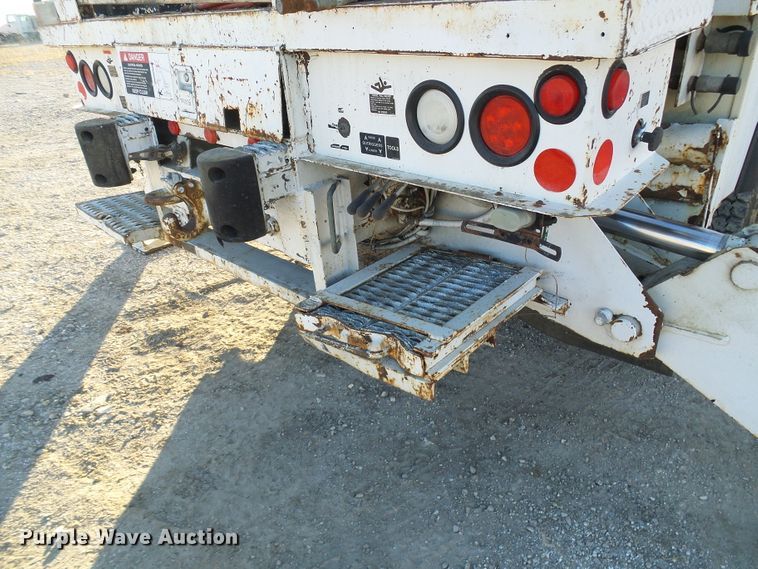 image for item DI0735 2006 Freightliner Business Class M2 digger derrick truck