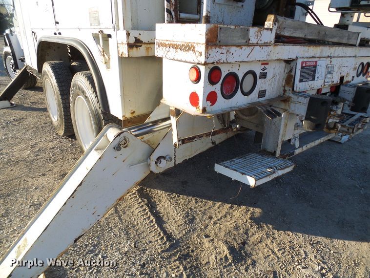 image for item DI0735 2006 Freightliner Business Class M2 digger derrick truck