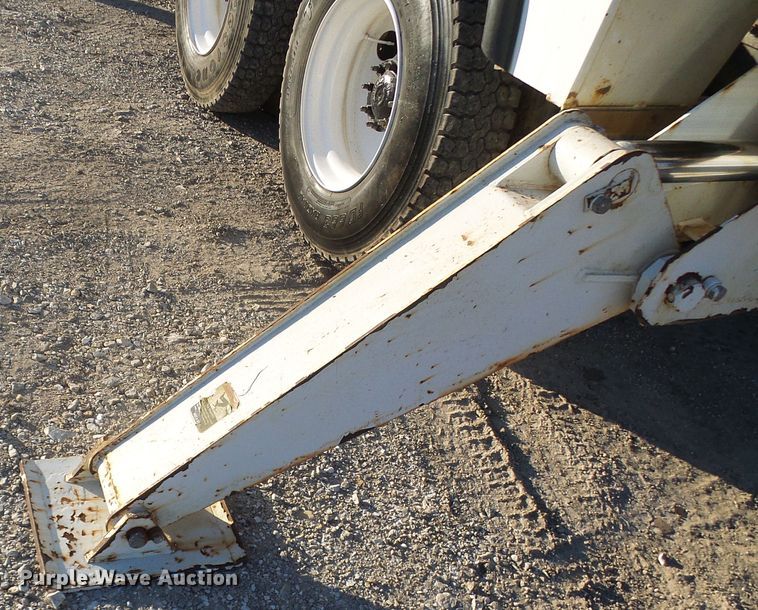 image for item DI0735 2006 Freightliner Business Class M2 digger derrick truck