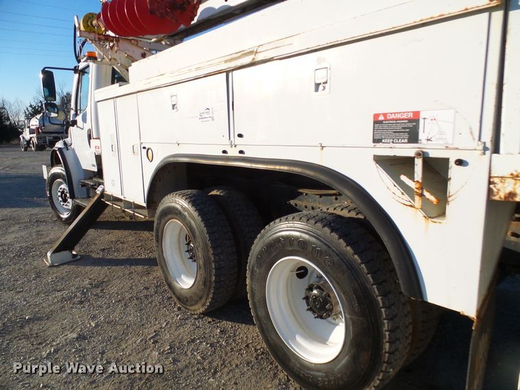 image for item DI0735 2006 Freightliner Business Class M2 digger derrick truck