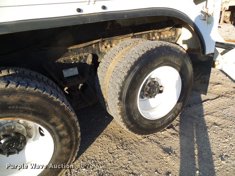 image for item DI0735 2006 Freightliner Business Class M2 digger derrick truck