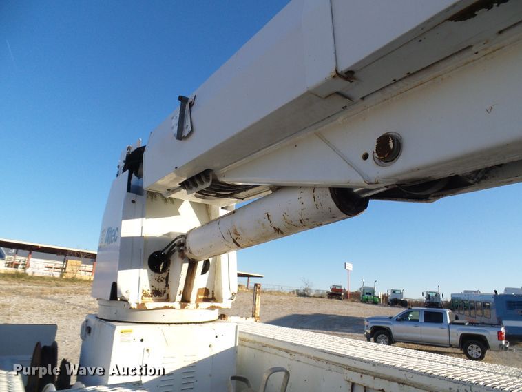 image for item DI0735 2006 Freightliner Business Class M2 digger derrick truck