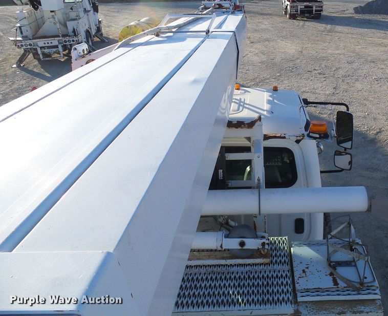 image for item DI0735 2006 Freightliner Business Class M2 digger derrick truck