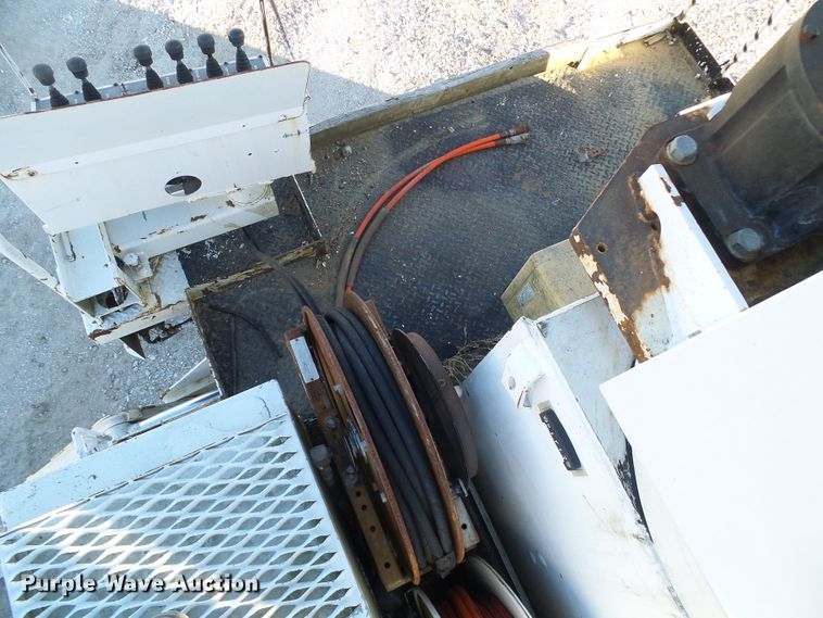 image for item DI0735 2006 Freightliner Business Class M2 digger derrick truck