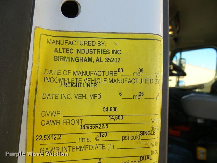 image for item DI0735 2006 Freightliner Business Class M2 digger derrick truck