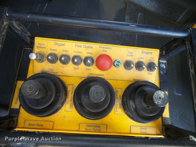 image for item DI0735 2006 Freightliner Business Class M2 digger derrick truck