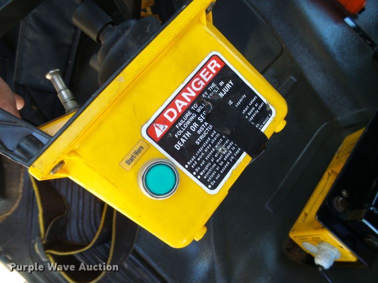 image for item DI0735 2006 Freightliner Business Class M2 digger derrick truck