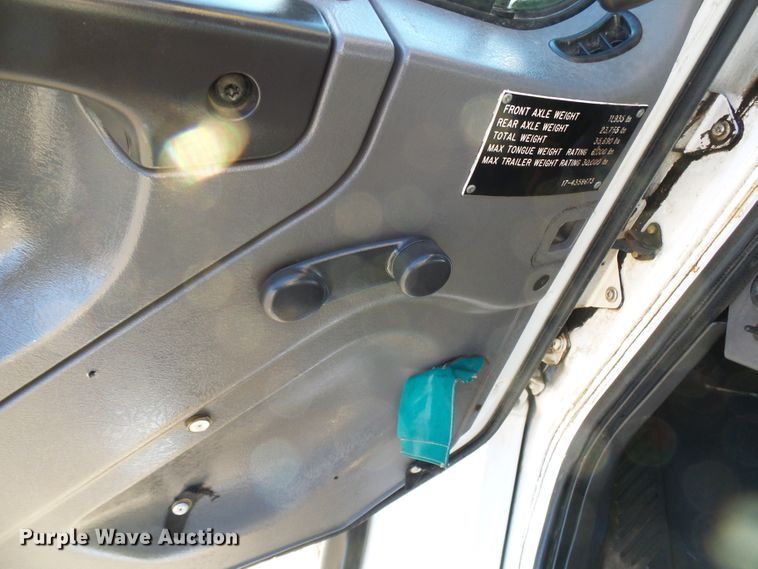 image for item DI0735 2006 Freightliner Business Class M2 digger derrick truck