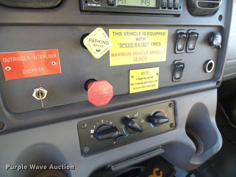 image for item DI0735 2006 Freightliner Business Class M2 digger derrick truck