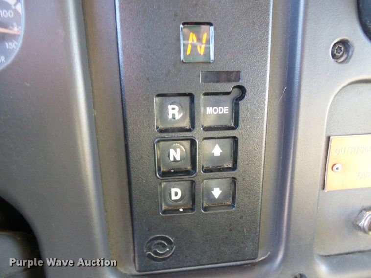 image for item DI0735 2006 Freightliner Business Class M2 digger derrick truck