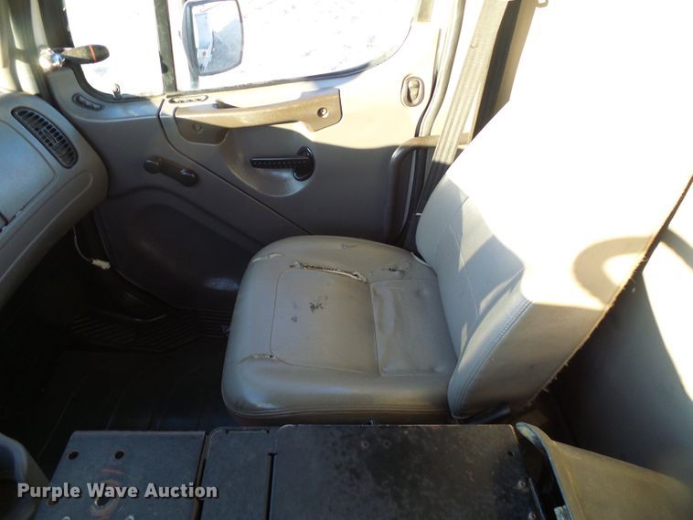 image for item DI0735 2006 Freightliner Business Class M2 digger derrick truck