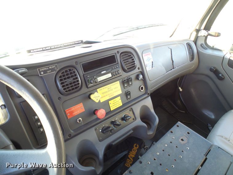 image for item DI0735 2006 Freightliner Business Class M2 digger derrick truck