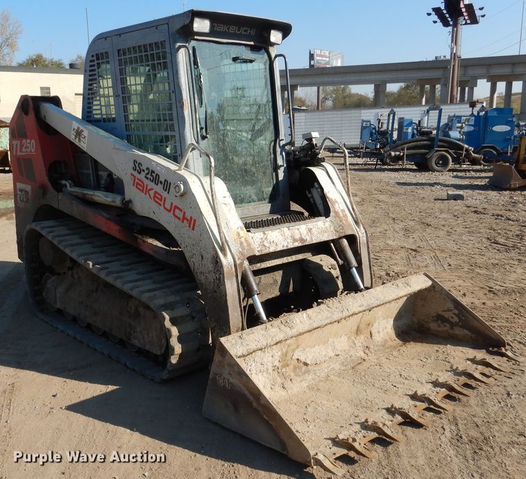 image for item DY9859 2011 Takeuchi TL250 skid steer