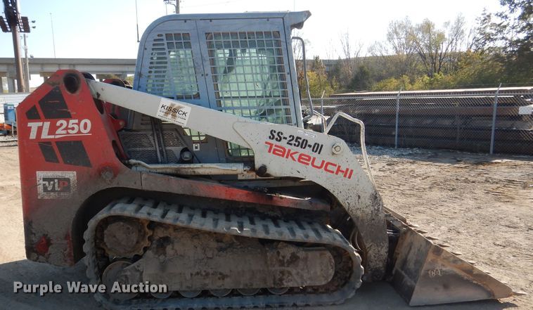 image for item DY9859 2011 Takeuchi TL250 skid steer